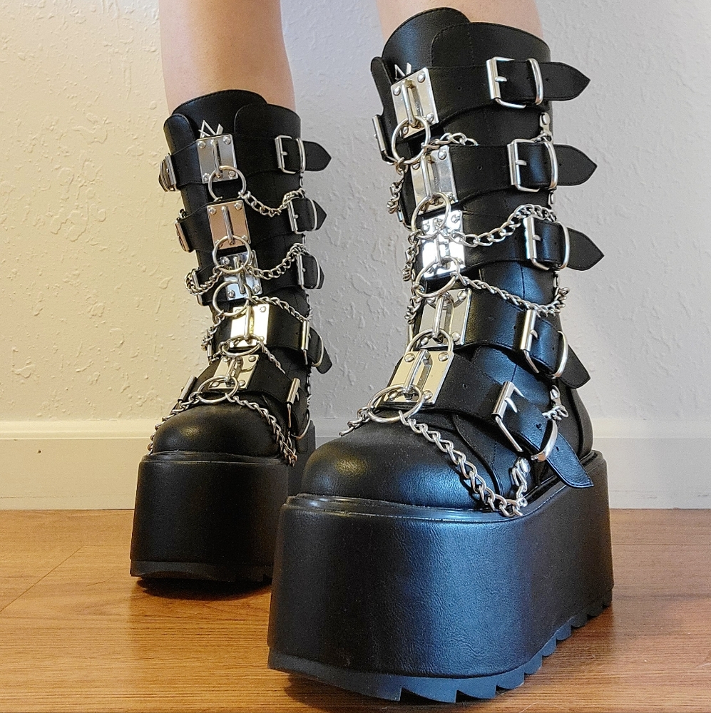 YRU Glitch Platforms